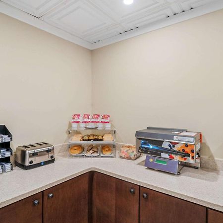 Clarion Hotel & Suites Fairbanks Near Ft Wainwright Dış mekan fotoğraf