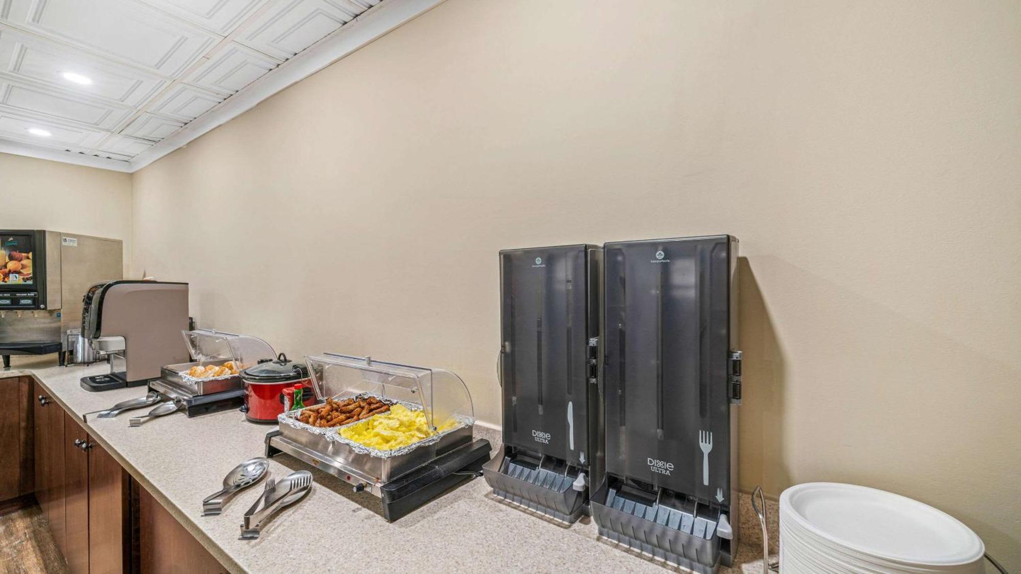 Clarion Hotel & Suites Fairbanks Near Ft Wainwright Dış mekan fotoğraf