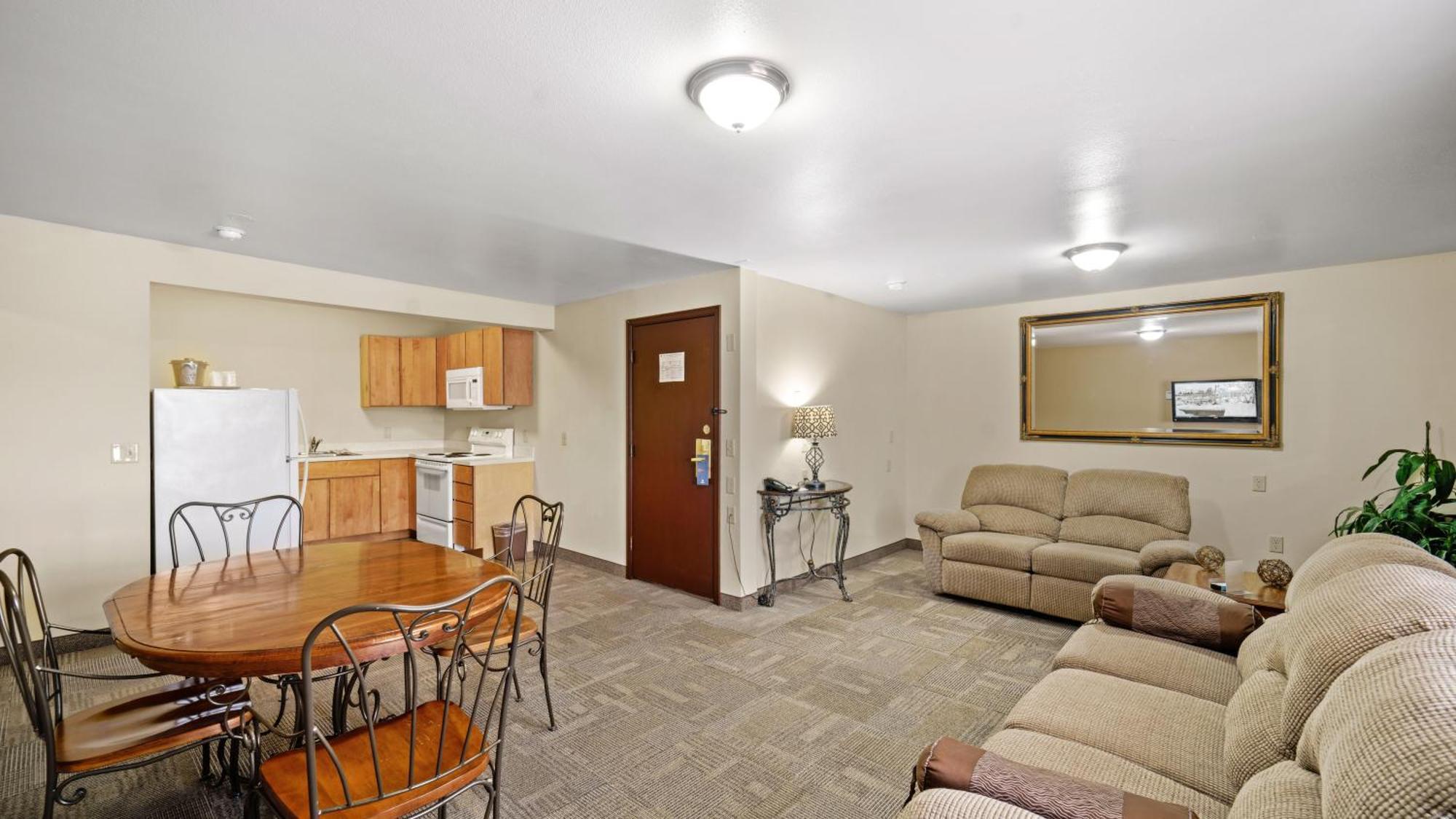 Clarion Hotel & Suites Fairbanks Near Ft Wainwright Dış mekan fotoğraf